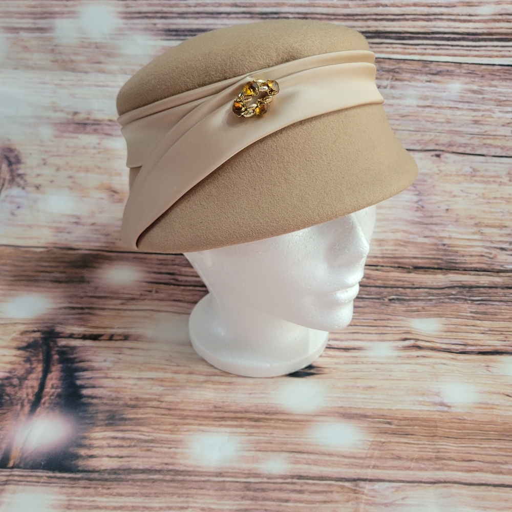 Gorgeous Vintage Felt Hat 😍